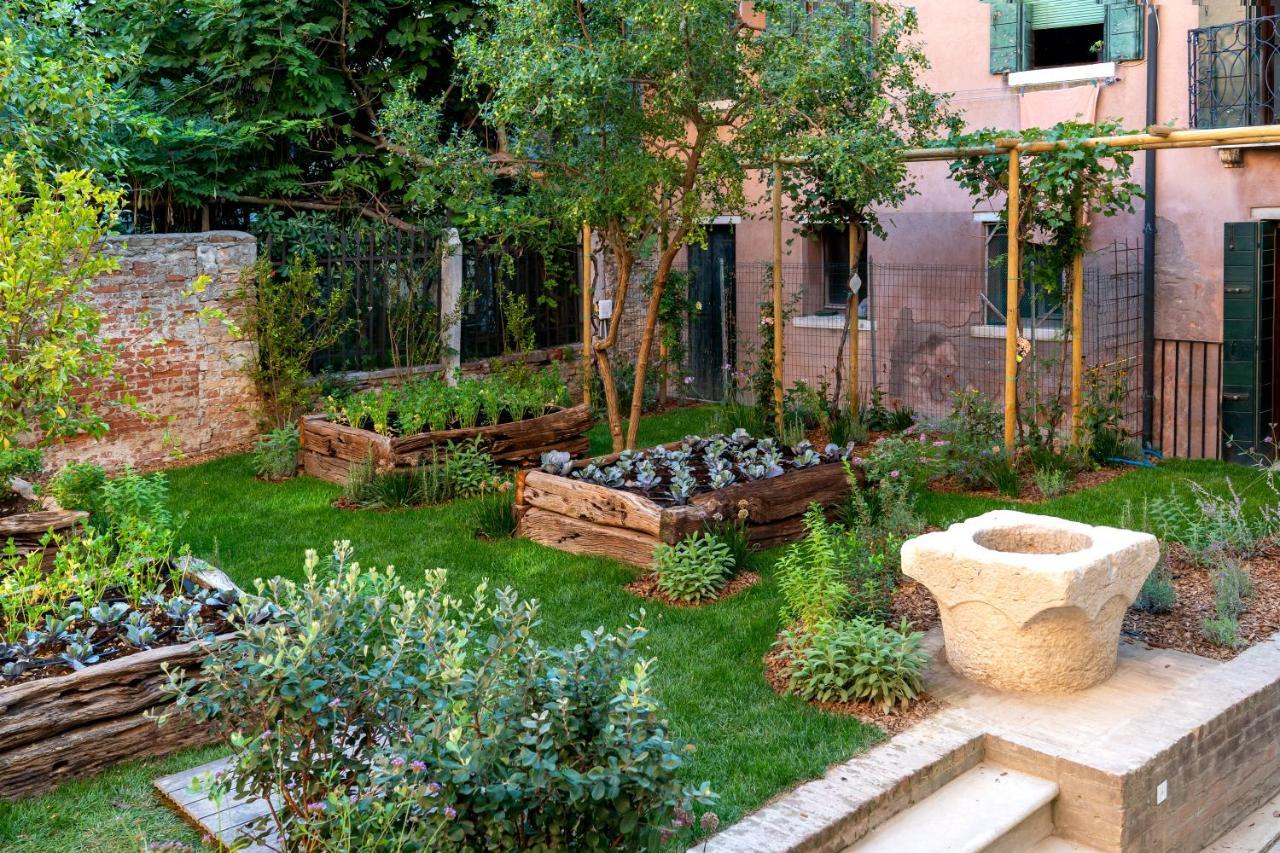 Ca'Di Dio-Small Luxury Hotel Venice Luaran gambar The garden of the museum
