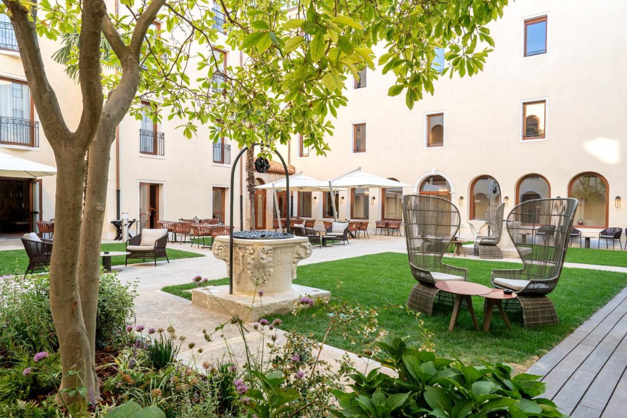Ca'Di Dio-Small Luxury Hotel Venice Luaran gambar The courtyard of the hotel