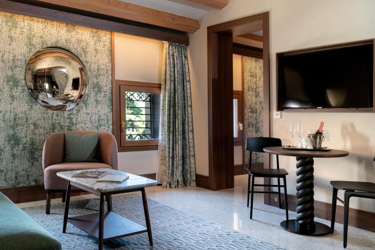 Ca'Di Dio-Small Luxury Hotel Venice Luaran gambar A suite at the hotel